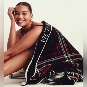 NIP Victoria’s Secret Red Black Plaid Fleece Blanket